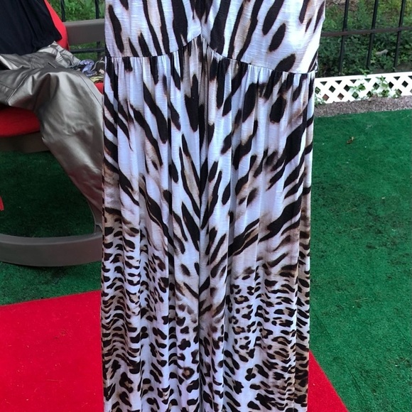 Young Broke & Fabulous size M/L leopard Maxi with center cut out - Picture 10 of 14